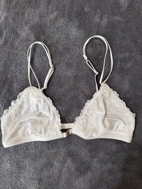 Abercrombie & Fitch White Front Clasp Lace Bralette